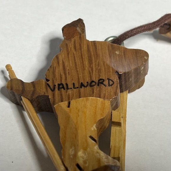 Vallnord, Andorra Rustic Wooden Skier Key Holder Backpack Accessory 3" - Picture 4 of 6